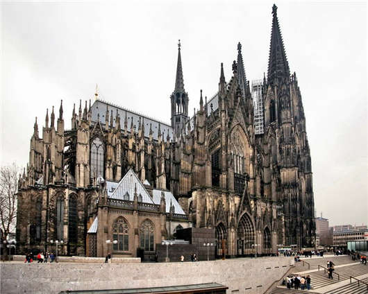 德國經(jīng)濟(jì)發(fā)展速猛，缺少大量人才補(bǔ)充