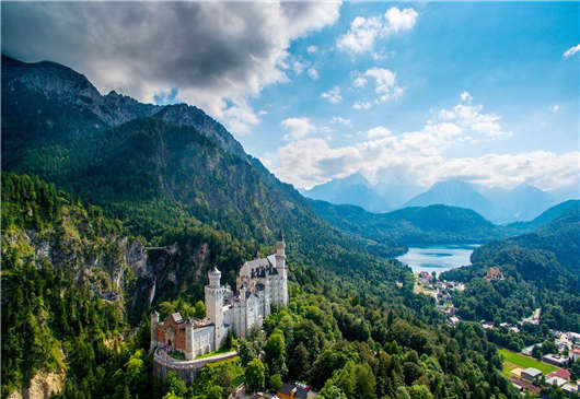 汽車行業(yè)必須打破傳統(tǒng)，開創(chuàng)新型汽車