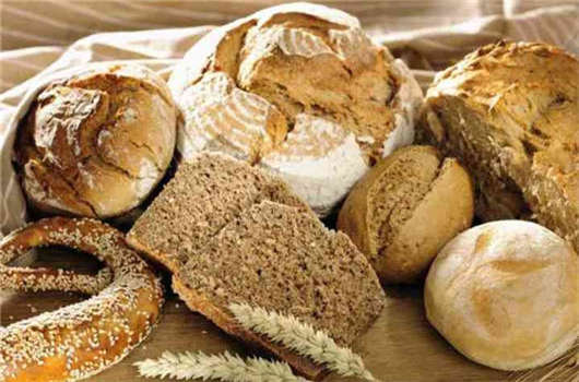 德國美食，不可替代的扭結面包